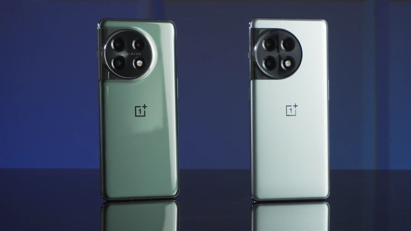 OnePlus 11 (trái) và OnePlus Ace 2 (phải) có ngoại hình tương đồng với nhau OnePlus 11 (trái) và OnePlus Ace 2 (phải) có ngoại hình tương đồng với nhau