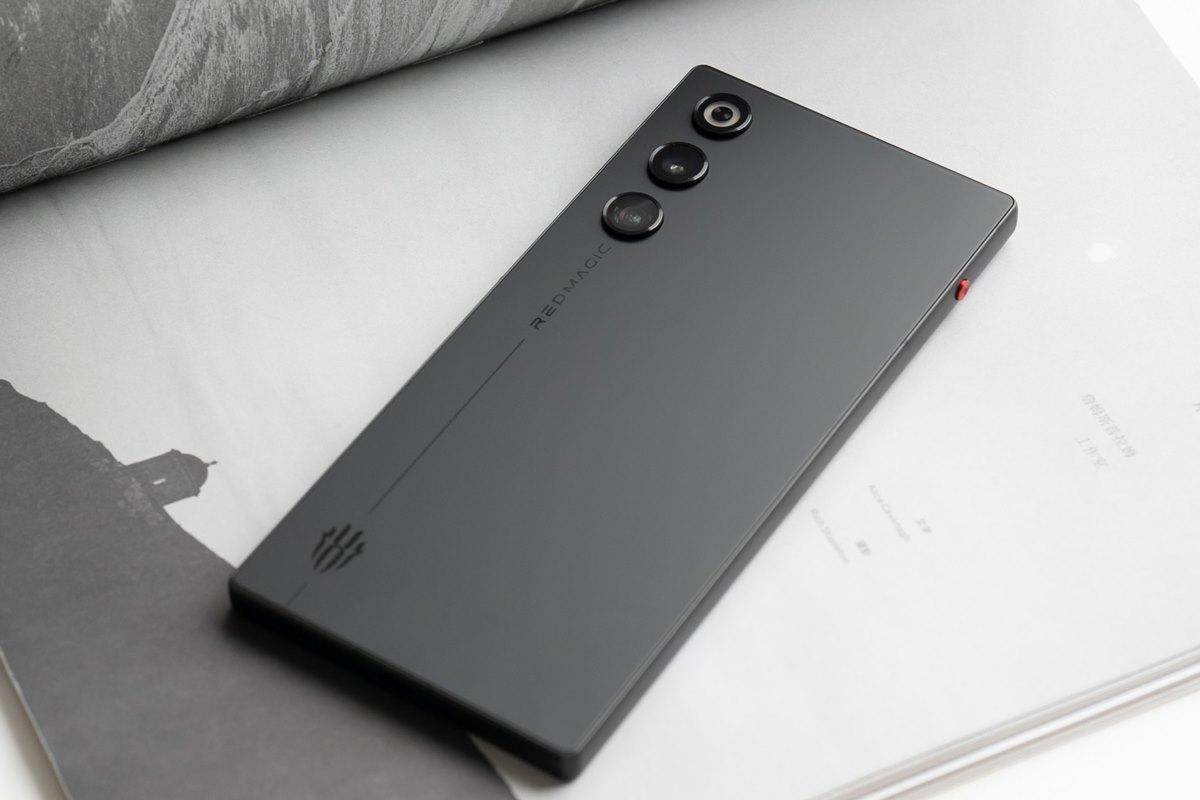Nubia Redmagic 10 Air - chiếc gaming phone siêu mỏng, siêu nhẹ Nubia Redmagic 10 Air - chiếc gaming phone siêu mỏng, siêu nhẹ