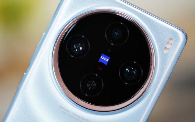 Bộ ba camera “siêu khủng" 50MP  trên vivo X100.