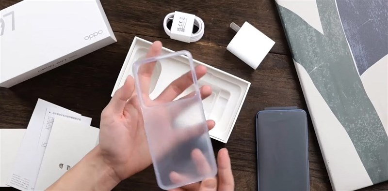 Trên tay OPPO A97 5G: Thiết kế tươi mới, cấu hình tốt với Dimensity 810, camera 48 MP Trên tay OPPO A97 5G: Thiết kế tươi mới, cấu hình tốt với Dimensity 810, camera 48 MP