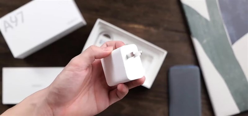 Trên tay OPPO A97 5G: Thiết kế tươi mới, cấu hình tốt với Dimensity 810, camera 48 MP Trên tay OPPO A97 5G: Thiết kế tươi mới, cấu hình tốt với Dimensity 810, camera 48 MP