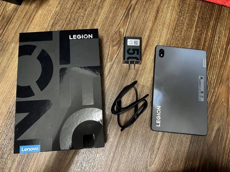 Legion Y700 xứng đáng là ông vua cấu hình trong làng máy tính bảng