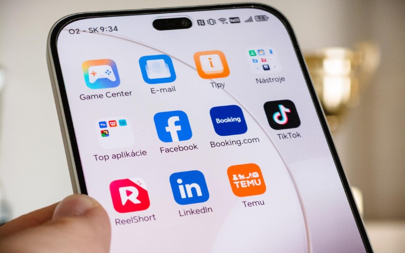 Màn hình AMOLED tần số 120Hz và độ sáng 3500nits