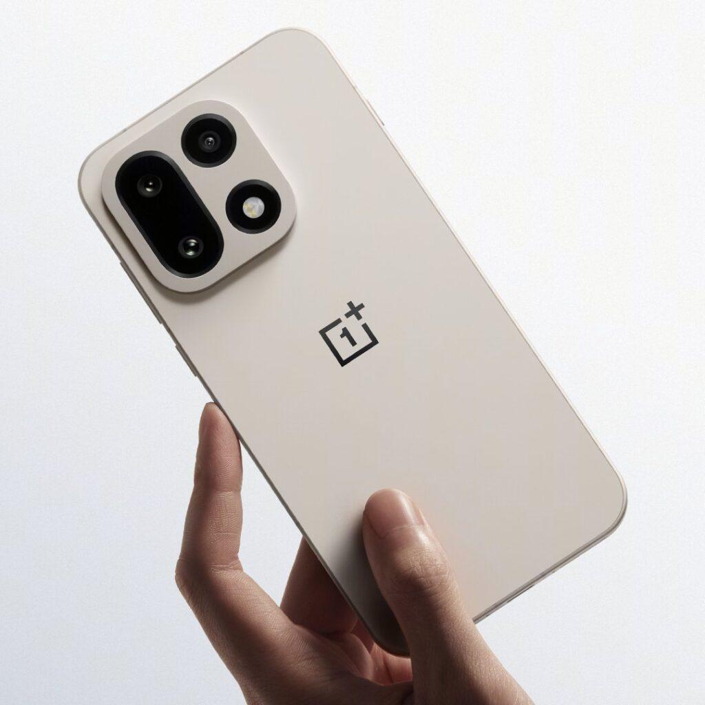 202510031252_OnePlus_15_Specs_Leaked_Before_October_Launch_1