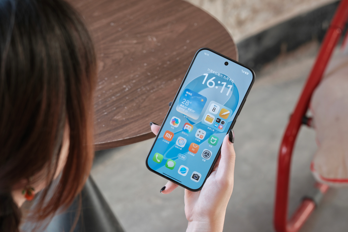 Cận cảnh Xiaomi Redmi K90 với con chip Snapdragon 8 Elite Gen 5