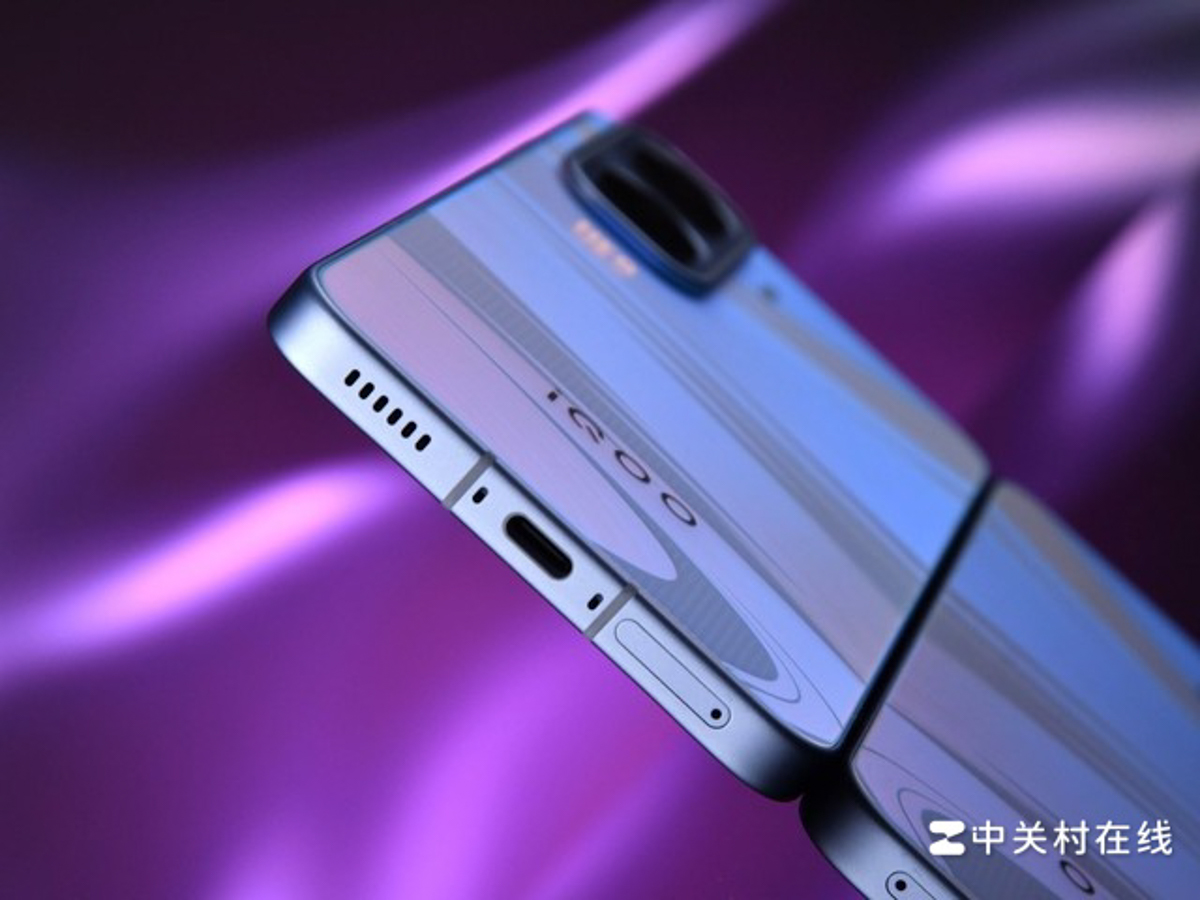 Máy hỗ trợ sạc nhanh 100W, cho phép sạc đầy pin trong khoảng 25 - 30 phút Máy hỗ trợ sạc nhanh 100W, cho phép sạc đầy pin trong khoảng 25 - 30 phút