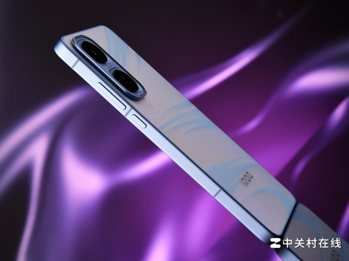 Cận cảnh iqoo Neo 11, một điểm đáng khen nữa trên chiếc máy này chính là máy đã đạt chuẩn chống nước, chống bụi IP68/IP69 Cận cảnh iqoo Neo 11, một điểm đáng khen nữa trên chiếc máy này chính là máy đã đạt chuẩn chống nước, chống bụi IP68/IP69