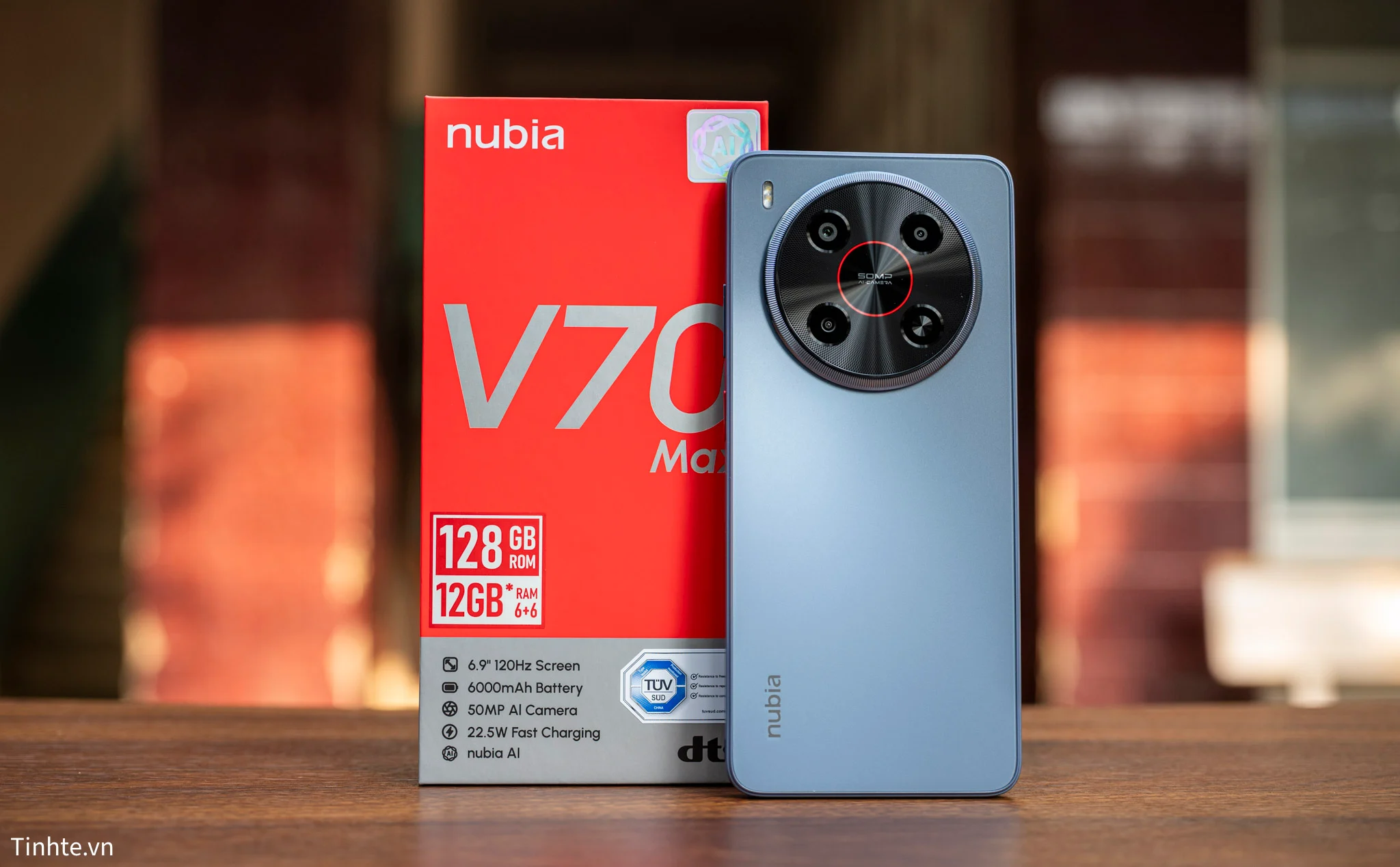 8739615_ZTE_nubia_V70_Max.tren_tay.5