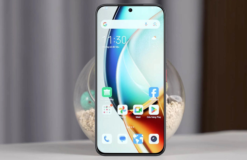 tấm nền AMOLED 6,78 inch, độ phân giải 2.720 x 1.224 pixel