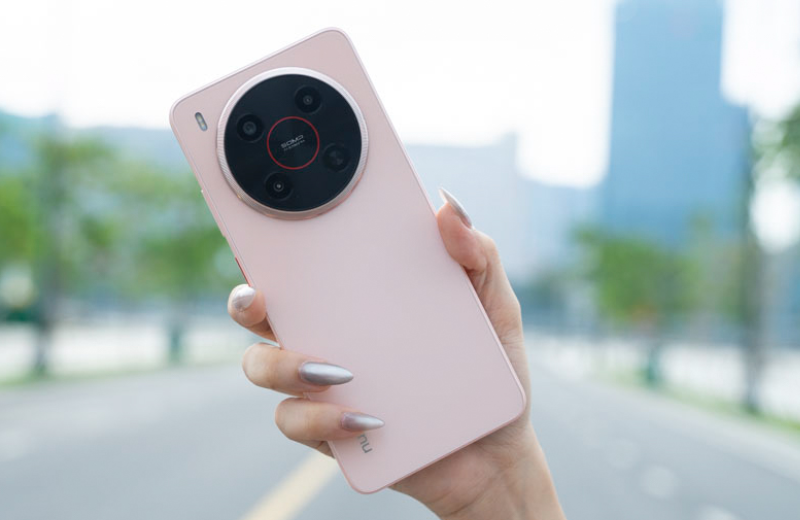 ZTE Nubia V70 Max thiết kế thời trang