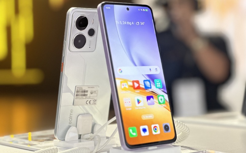 Realme 14 5G có màn hình độ sáng khá tốt đến 2000 nits 