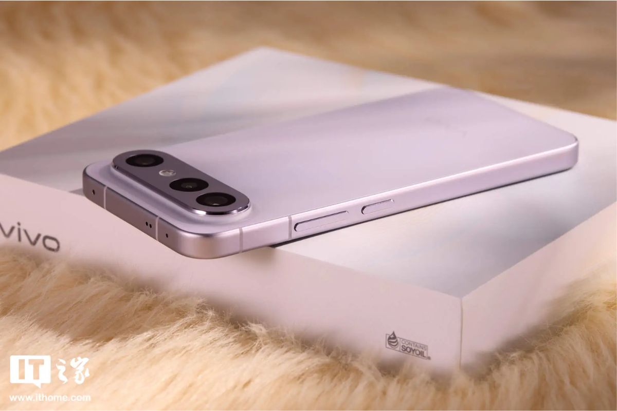 Cận cảnh vivo S50 Pro Mini với khung viền kim loại cao cấp