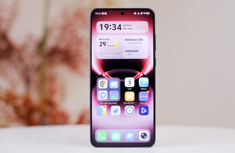 tấm nền LTPO AMOLED 6.82 inch với độ phân giải 2K