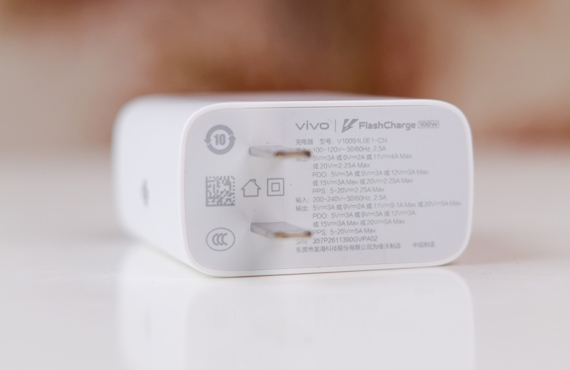 Pin khủng 6600mAh và sạc siêu tốc