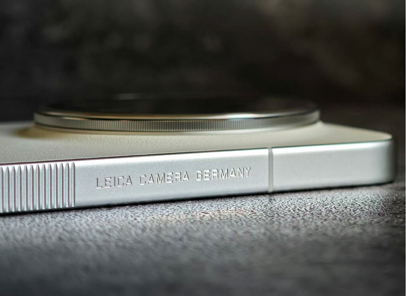 Dòng chữ “LEICA CAMERA GERMANY”