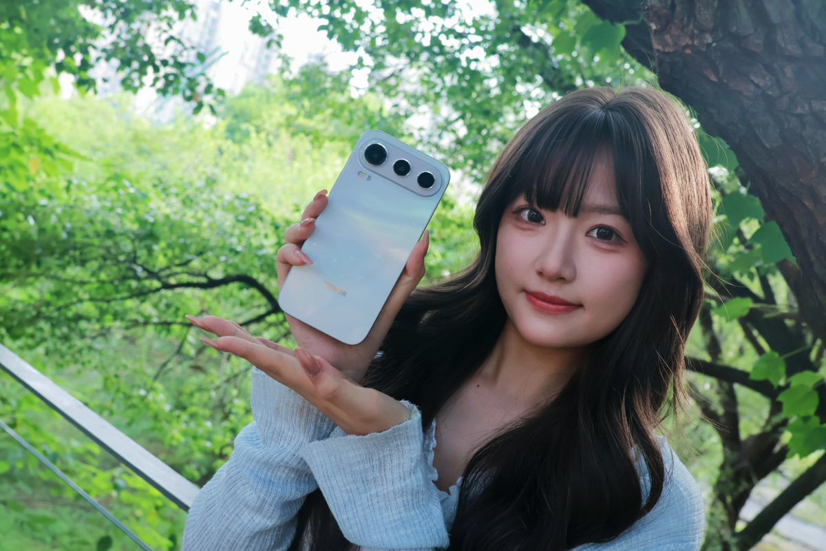 Cận cảnh Honor 600 Pro phiên bản màu xanh táo trẻ trung trên tay người mẫu Cận cảnh Honor 600 Pro phiên bản màu xanh táo trẻ trung trên tay người mẫu