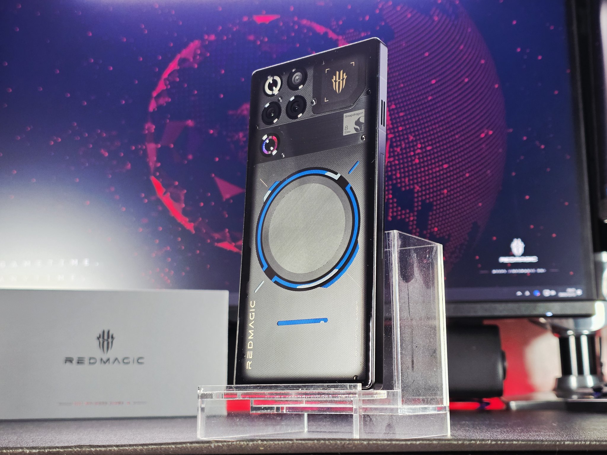 RedMagic 11 Pro cũ có thiết kế gaming