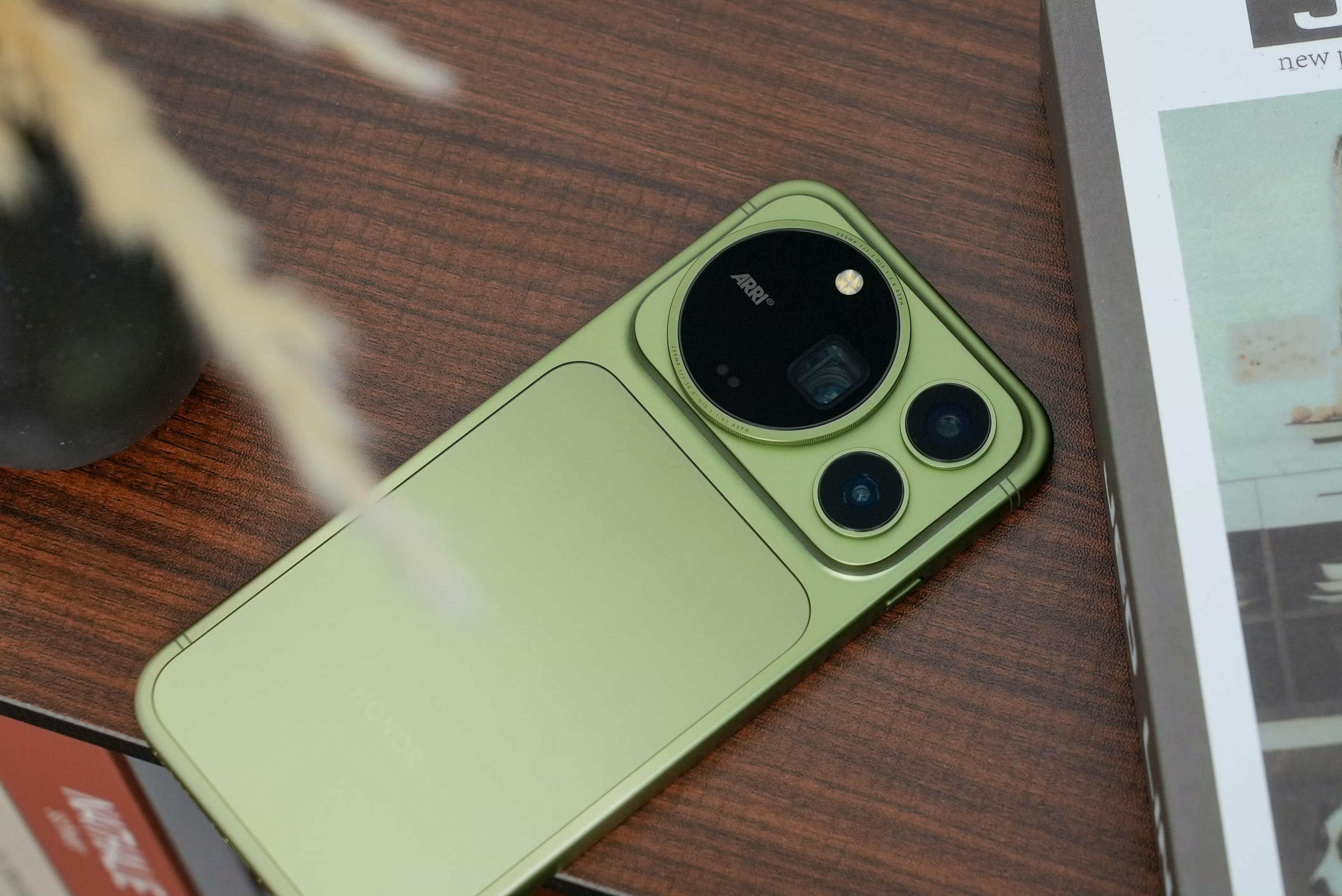 Magic 9 Pro Max có thiết kế dạng máy ảnh