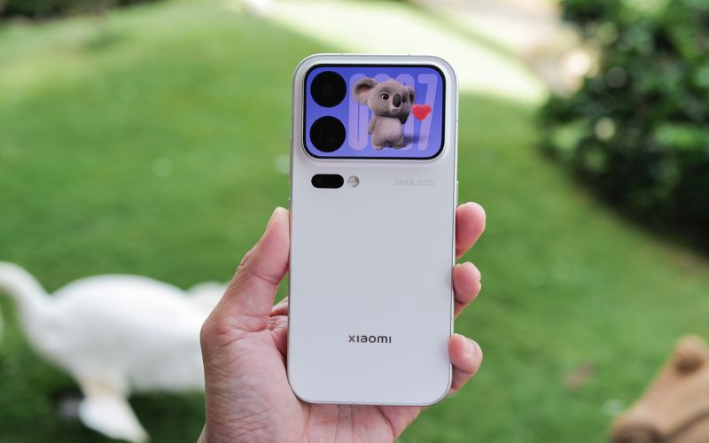 Pin 7000 mAh và sạc nhanh 100W